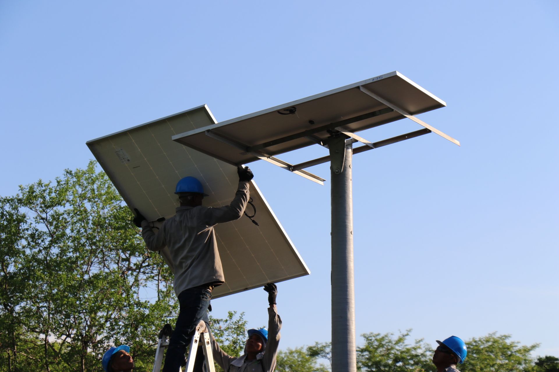 2300sets of 1000W solar kits installation in Colombia